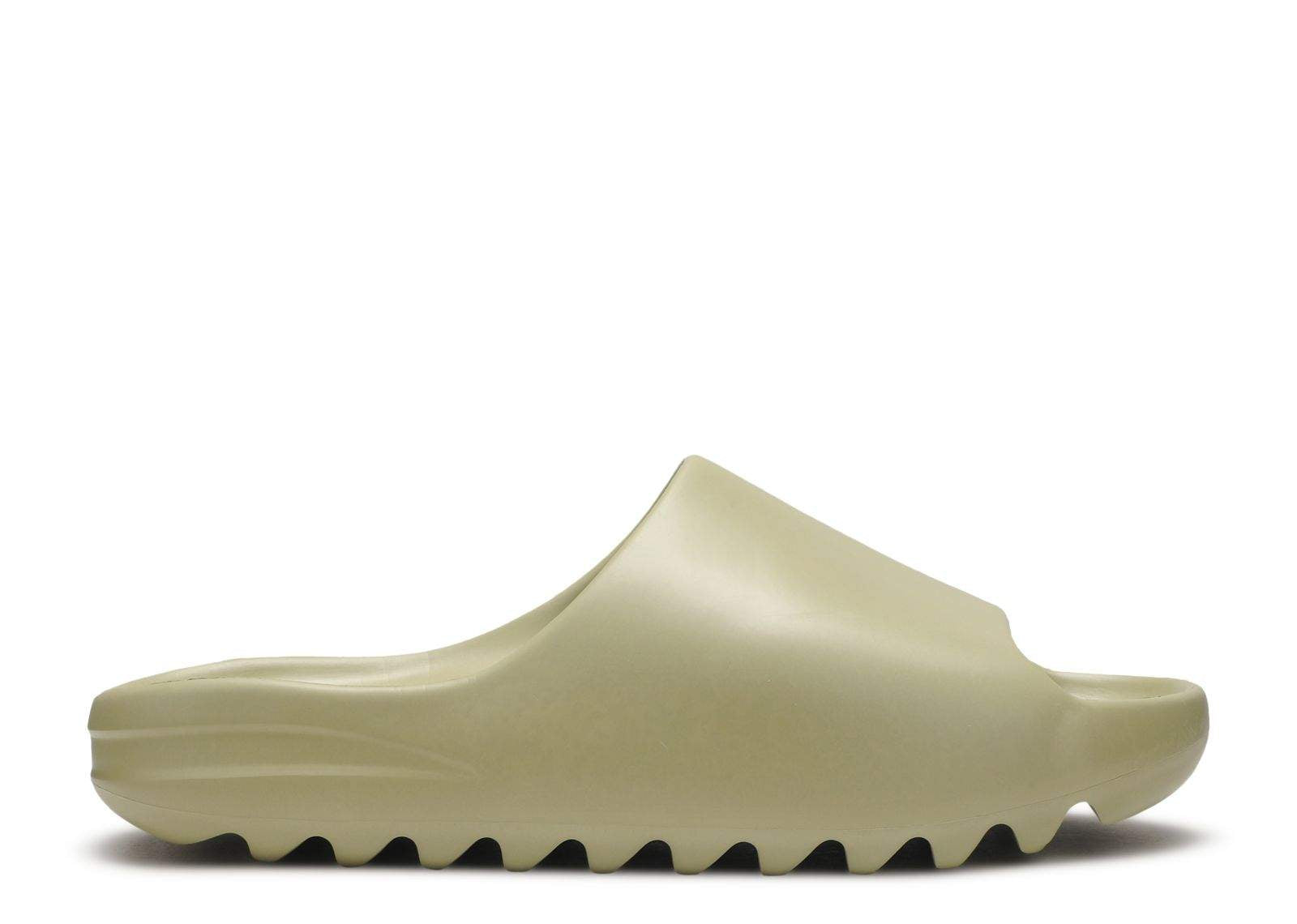 Yeezy Slides ‘Resinâ€?Unfading Sneaker
